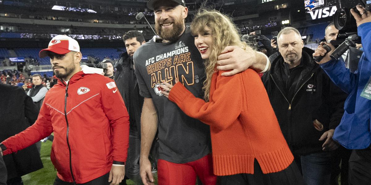 Travis Kelce és Taylor Swift párosának népszerűsége egyesek szerint az elnökválasztásra is hatással lehet