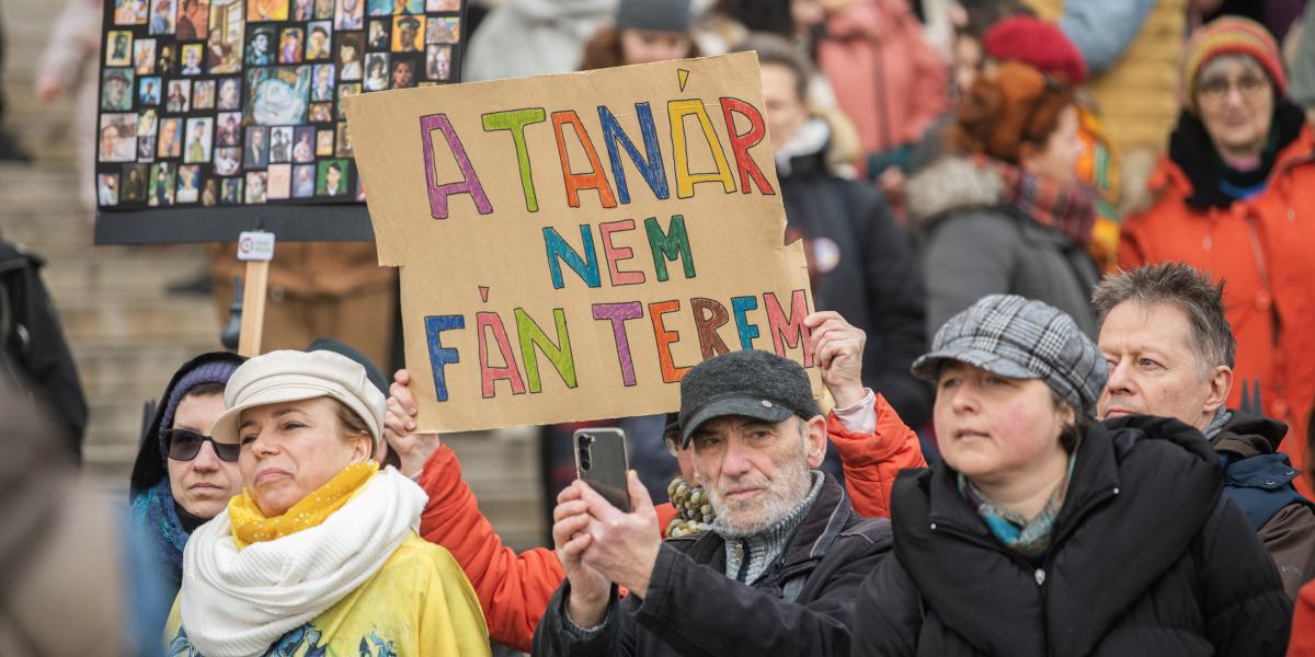 Üzenet egy korábbi tüntetésről. Hiába a hiány, a tanker nem felejt