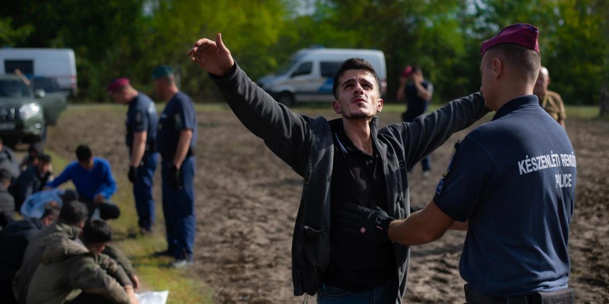 Társadalomábrázolás, dokumentarista fotográfia (egyedi) 2. díj: Röhrig Dániel (Népszava – külső munkatárs): Tornádóra várva