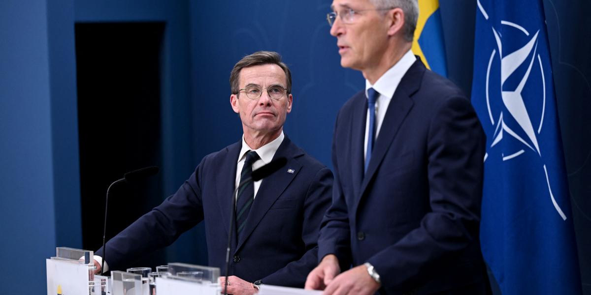 Ulf Kristersson svéd miniszterelnök és Jens Stoltenberg, a NATO főtitkára