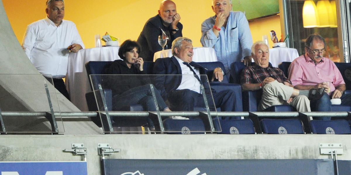 Orbán Viktor, amikor teheti, feltűnik a felcsúti stadionban, de a magyar válogatott mérkőzéseiről sem szeret lemaradni