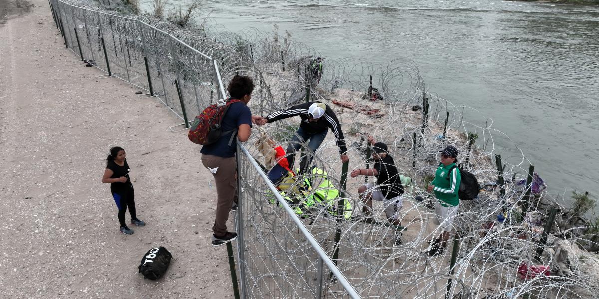 A Texas természetes határaként működő Rio Grande folyón naponta akár ezrek is átkelnek a jobb élet reményében