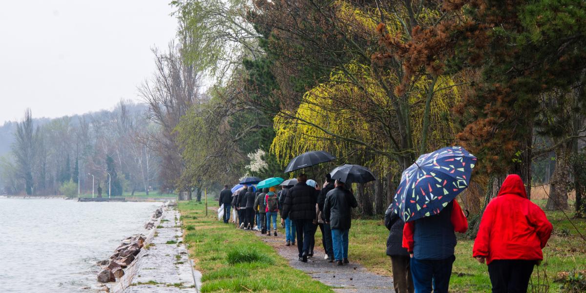 A helyi civilszervezet tagjai figyelemfelhívó sétát is tartottak