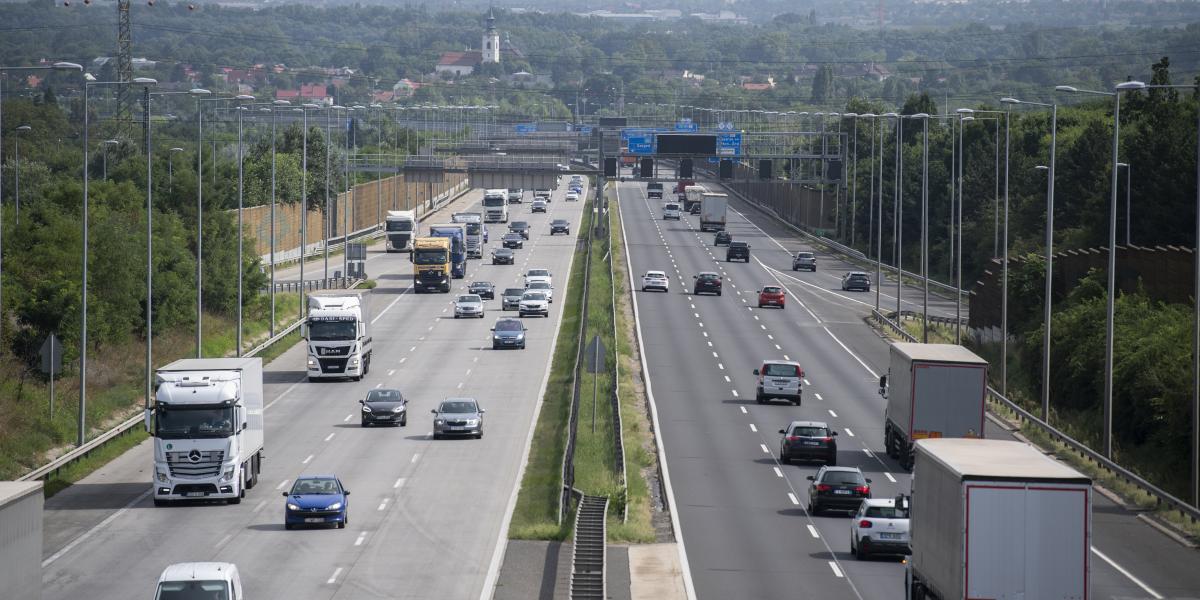 Autózni továbbra is kell, így fizetni is az autópálya-használatért