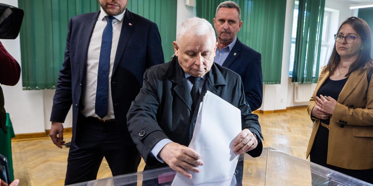 Jaroslaw Kaczynski, a PiS vezetője Varsóban szavazott