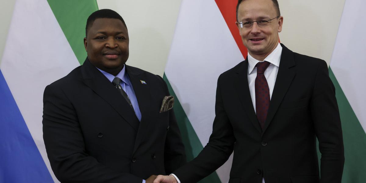 Szijjártó Péter és Sierra Leone-i kollégája,  Musa Timothy Kabba