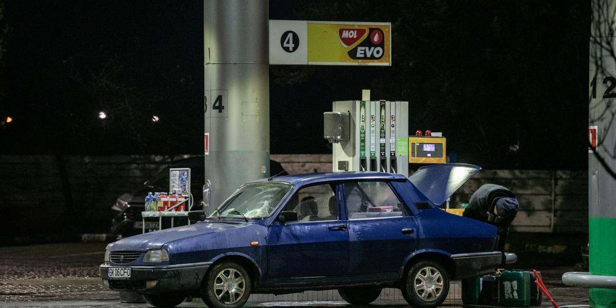 Tíz régiós államot összehasonlítva a magyar benzin a negyedik, a gázolaj a harmadik legdrágább