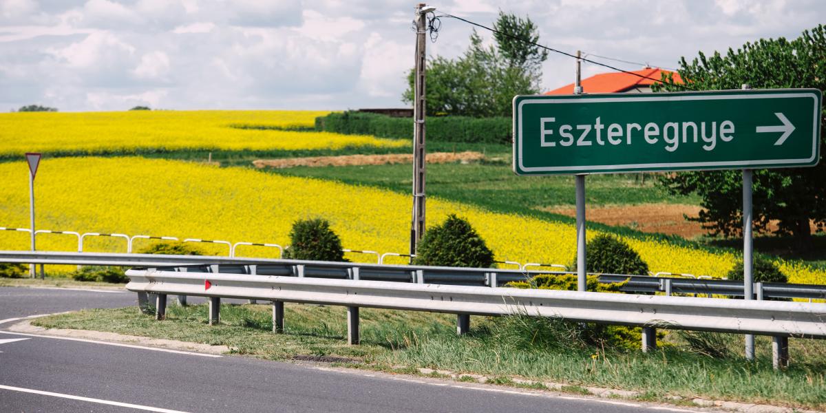 Lombkoronasétány, kilátó, fogadóépület is a tervek között szerepelt. Az egyik helybeli szerint megint csak pénzlenyúlásról van szó;