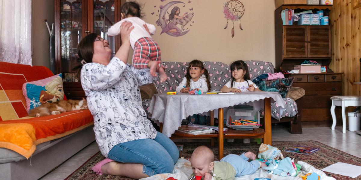 Jenei Ilona több babának is nevelőszülője. Nem minden kicsi ilyen szerencsés