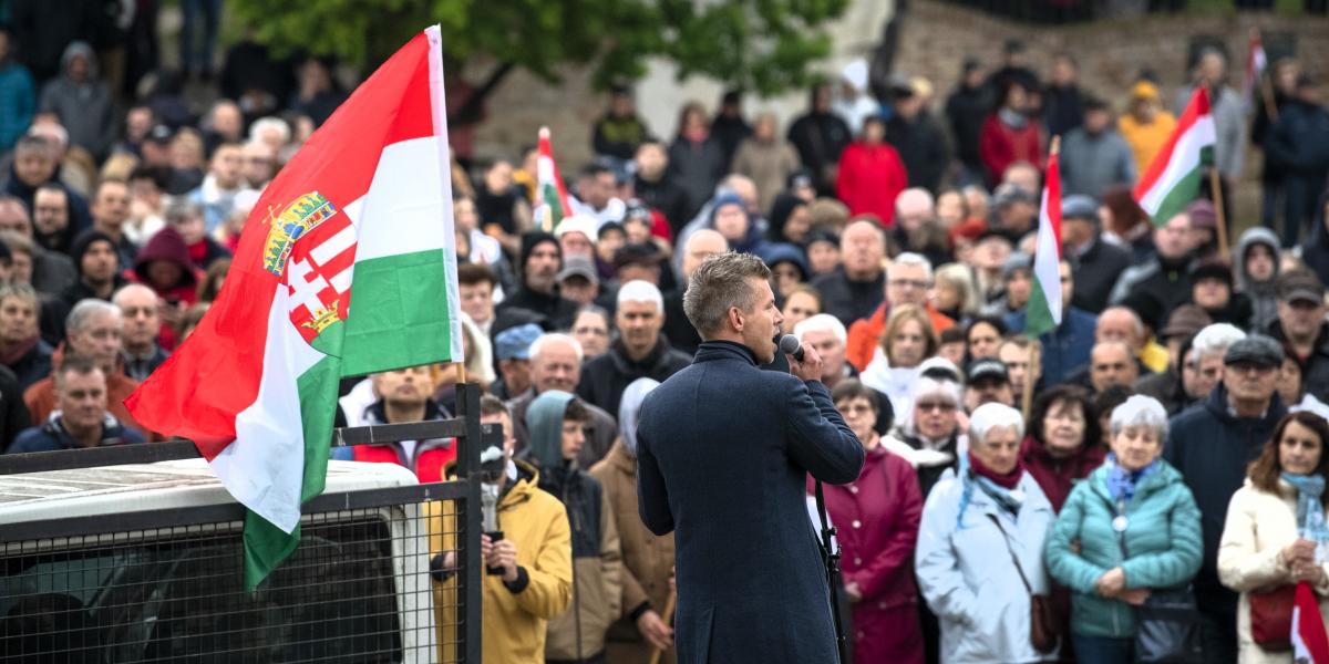 A Tisza Párt listavezetője nem mutat együttműködést az eddigi ellenzékkel, hívei számára ez az egyik legvonzóbb tulajdonsága