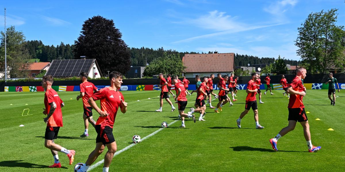 Nego Loic és Balogh Botond korábbi sérülései miatt kihagyta a keddi edzést, egyikük sem fog játszani, a többieknek viszont vissza kell térniük a korábbi szervezett és fegyelmezett védőjátékhoz