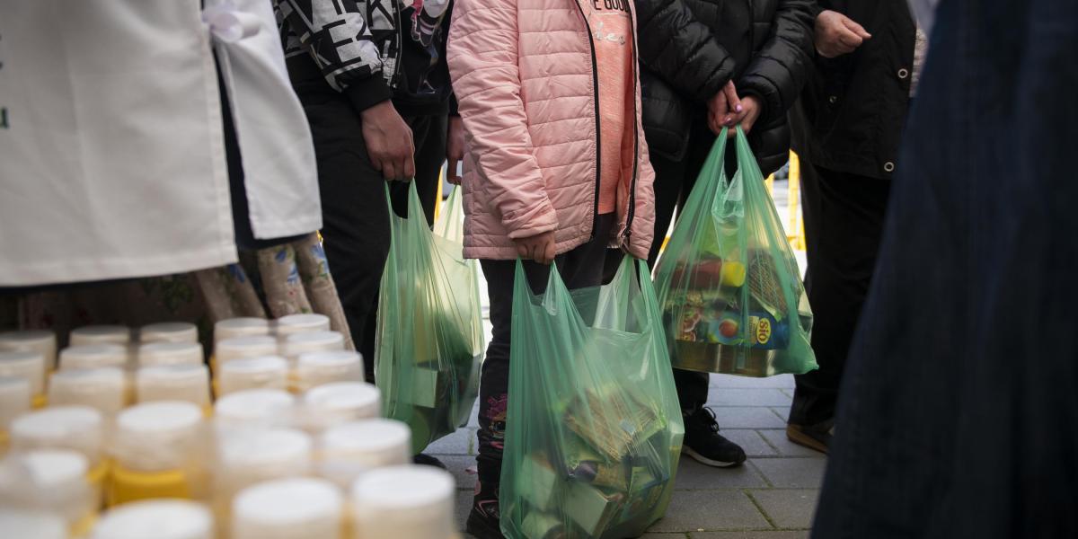 Ételosztás az Almássy téren - Képünk illusztráció