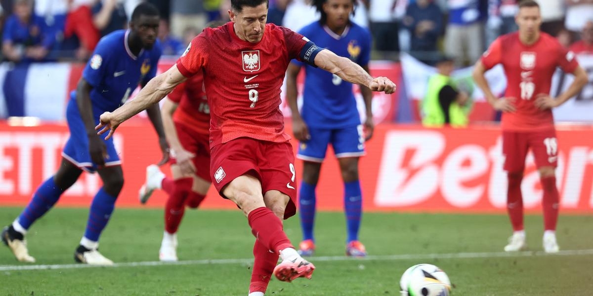 Robert Lewandowski tizenegyesgólja a becsületpontot jelentette a lengyeleknek