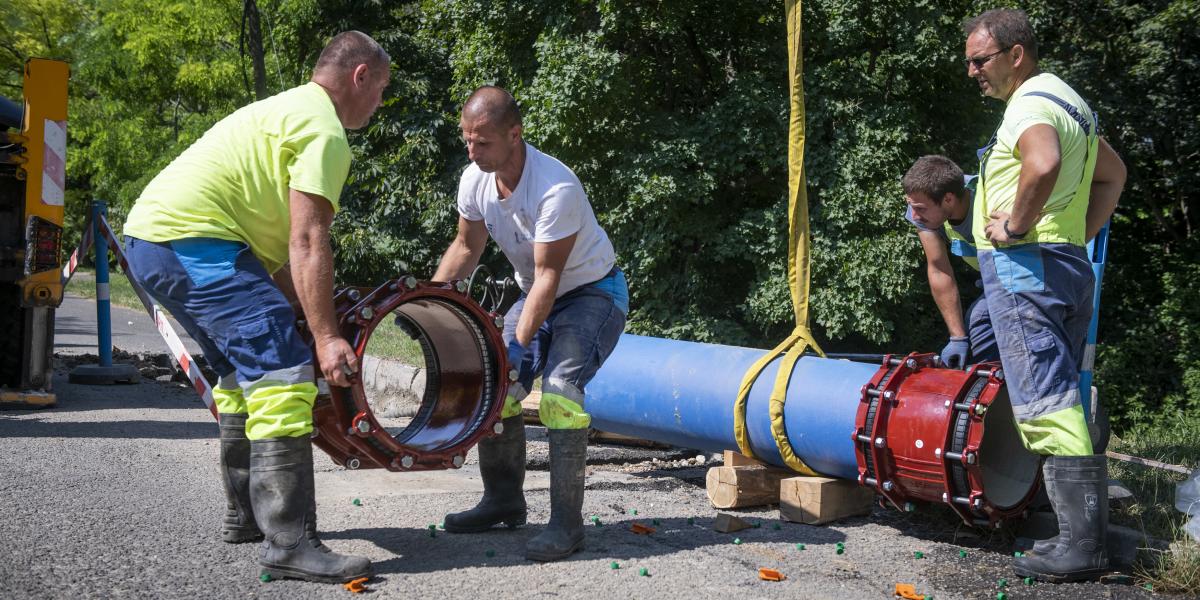 A BKK mellett más fővárosi közszolgáltatók sincsenek túl rózsás helyzetben. A Fővárosi Vízművek üzleti tervét már tavaly is kisebb botrány árán sikerült csak elfogadni