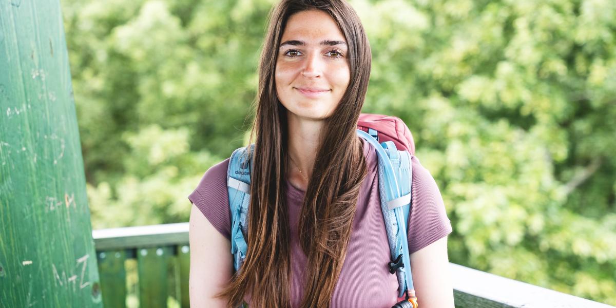 A fiatal nő arra biztat, hogy mindenki találja meg, számára mi a fontos, és abban a témában tegyen valamit a földünkért