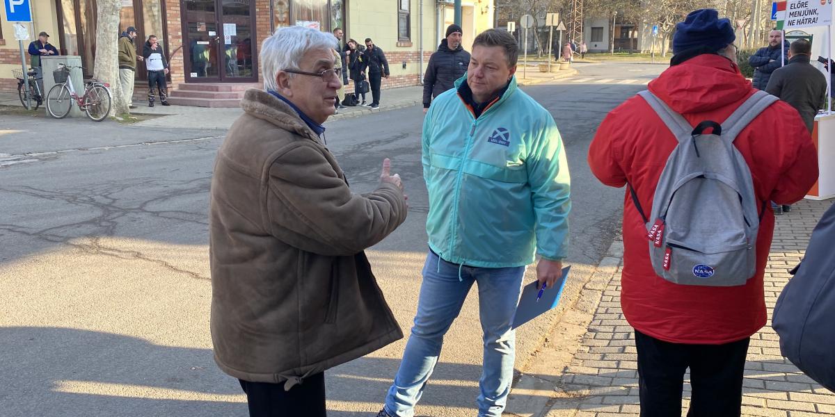 Leel-Őssy Gábor a DK színeiben egy korábbi kampányrendezvényen 