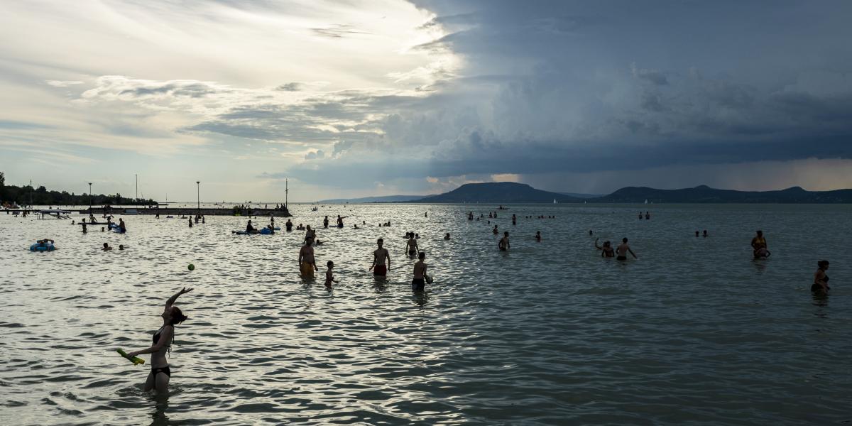 Sok az álhír és a lejárató cikk a Balatonról, ami érthetetlen