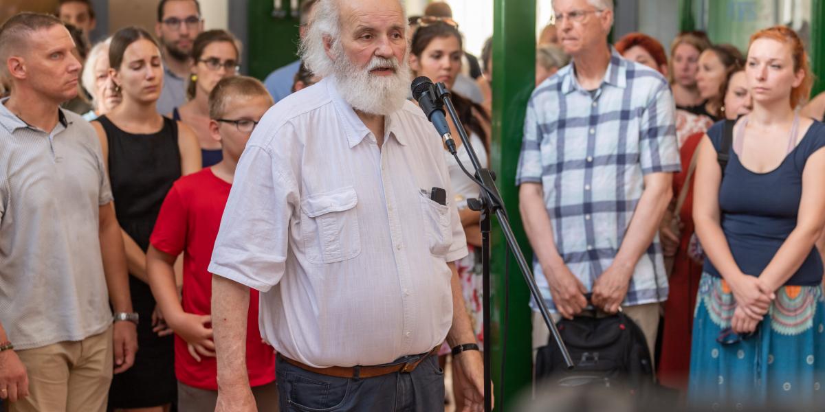 Iványi Gábor augusztus 28-án még a MÁV telepi és a Wesley Kincsei Általános Iskola és Gimnázium működési engedélyének visszavonásáról tartott sajtótájékoztatót