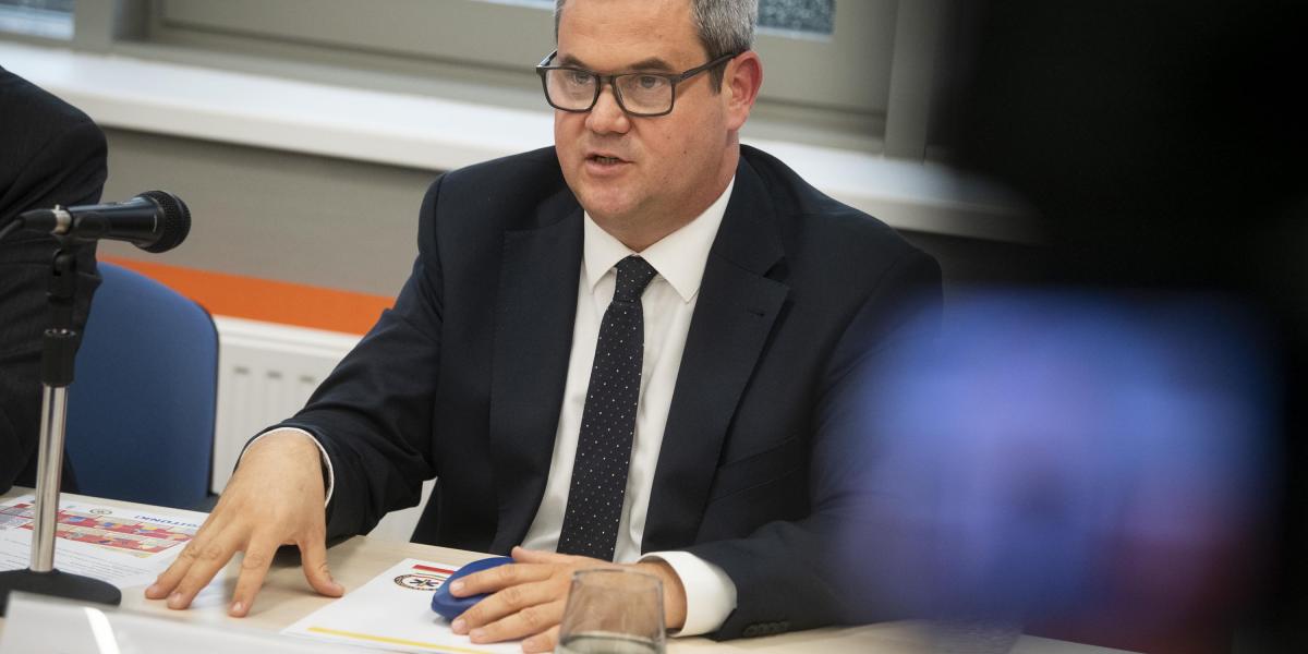 Takács Péter - Korábbi felvétel