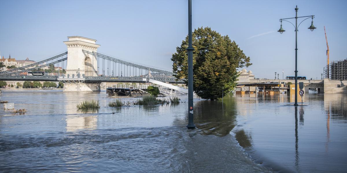  Egy hét leforgása alatt két balatonnyi víz halad át a Duna medrén Budapestnél, írta az Időkép