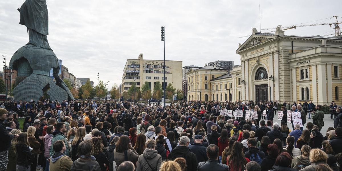 Az újvidéki tragédia felelőseinek lemondását követelő tüntetők Belgrádban.