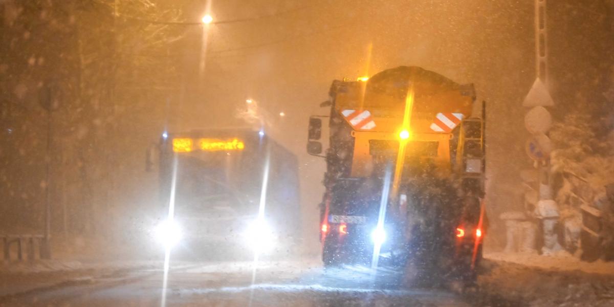 Reggel fél ötkor már munkában voltak a hókotrók november 22-én 