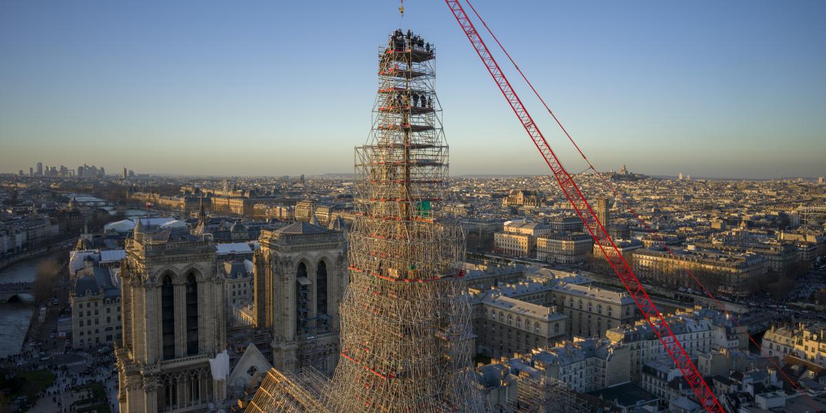 A Notre-Dame felújításának egyik látványos szakasza