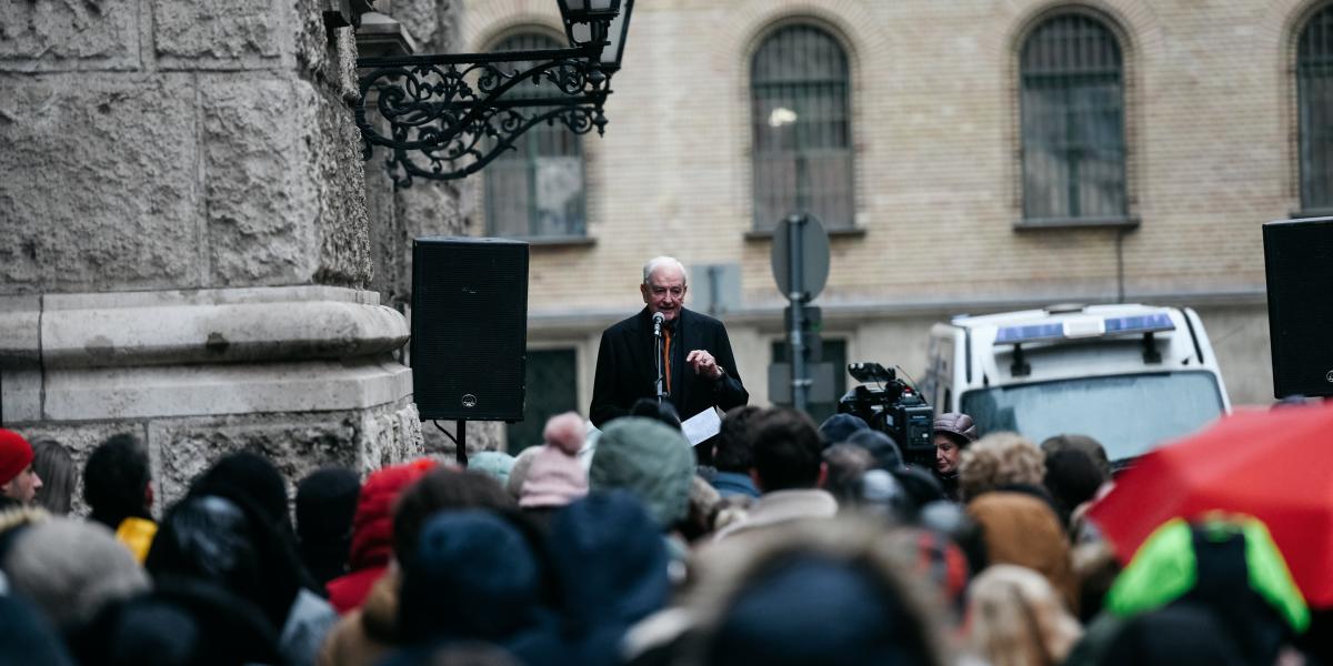 A demonstráción felszólalt Bárándy Péter korábbi igazságügyi miniszter is 