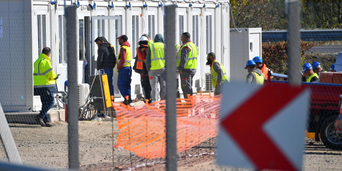 Vendégmunkások konténerszállása Tiszaújvárosban