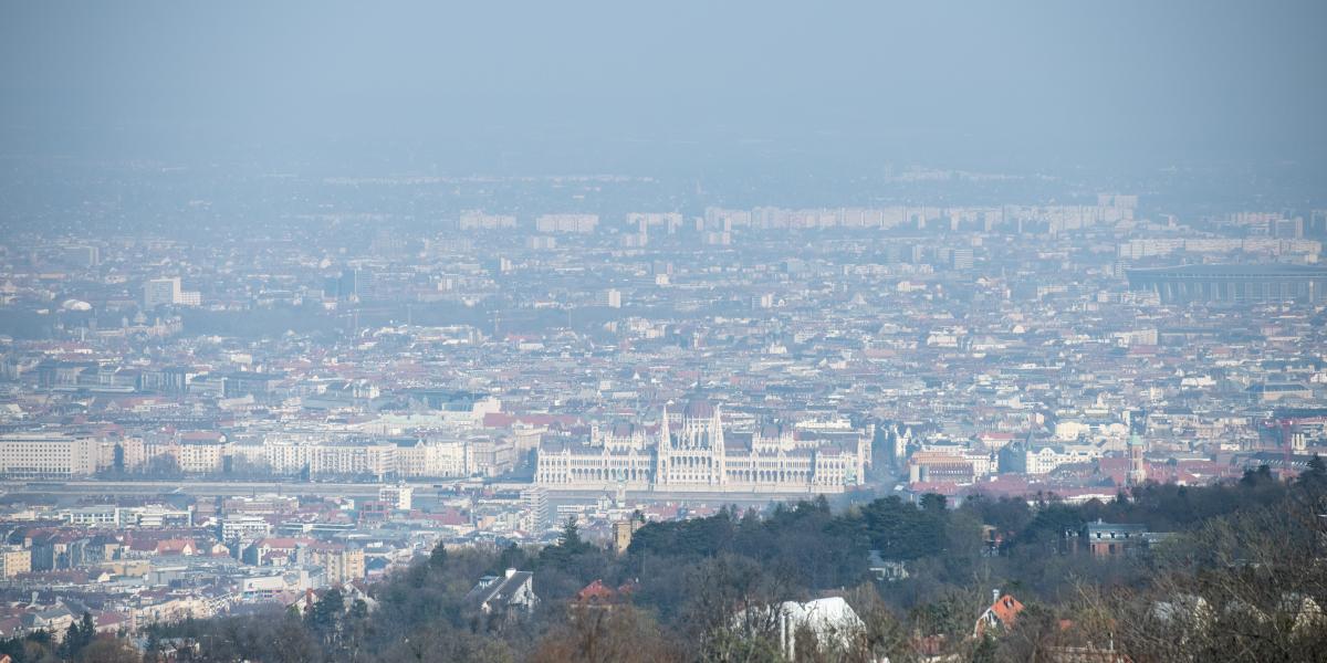 Budapest a János-hegy felől nézve - Képünk illusztráció 