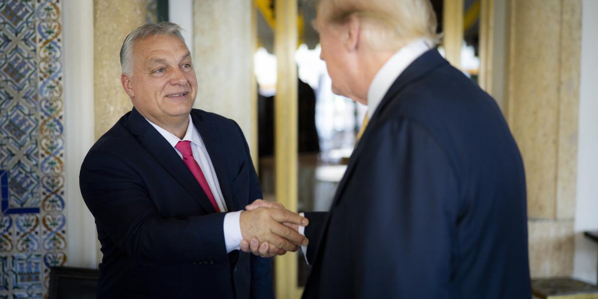 A Miniszterelnöki Sajtóiroda által közreadott képen Donald Trump fogadja Orbán Viktor kormányfőt a floridai Mar-a-Lagóban 2024. december 9-én. 