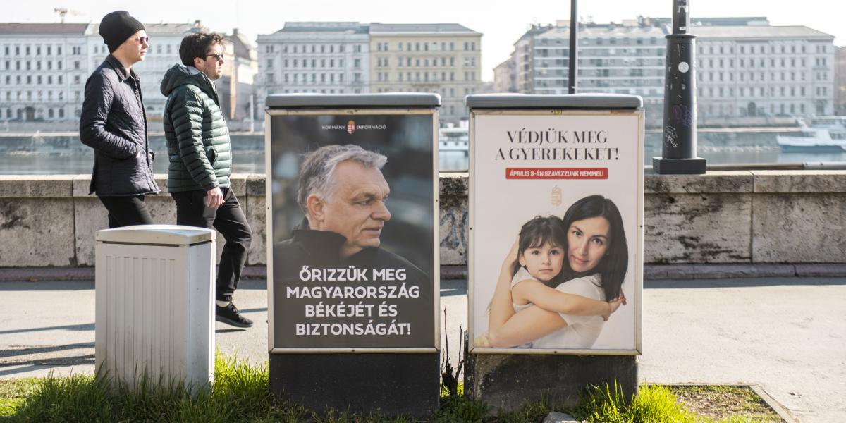 Az Orbán-­kormány nem azoktól védi a gyerekeket, akiktől kéne. Kezdhetnék magukkal