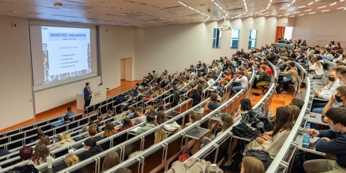 Az egyik első modellváltó egyetem a Corvinus volt, ami egyre hátrébb csúszik a rangsorokban