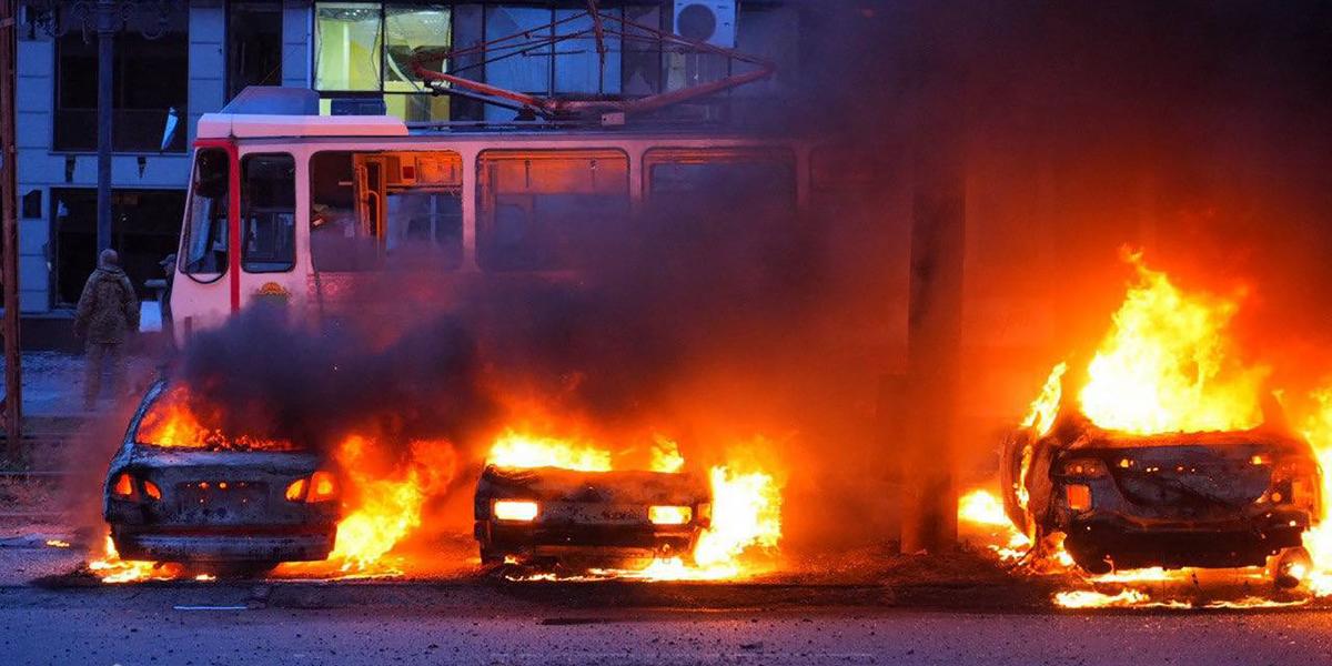 Az orosz légierő tegnap irányított bombákkal mért csapást Zaporizzsja városára, 13 ember halálát okozva