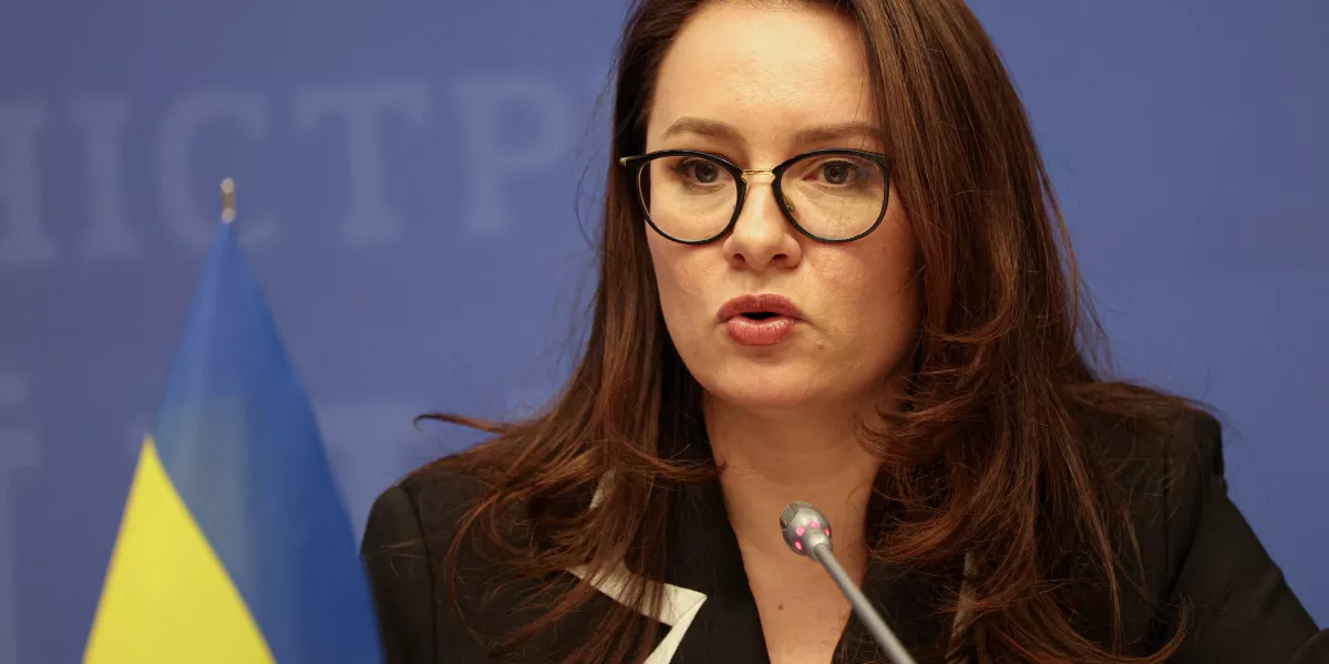Az ukrán miniszterelnök-helyettes, Julija Szviridenko az X-en tett közzé fotót az aláírás pillanatáról