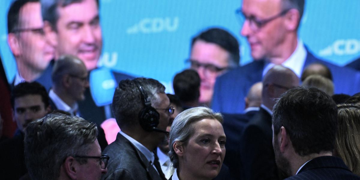 Alice Weidel AfD-társelnök a háttérben a CDU/CSU nagyjaival