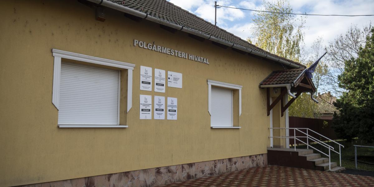 Az önkormányzati dolgozók fizetése teljesen elértéktelenedett az elmúlt években