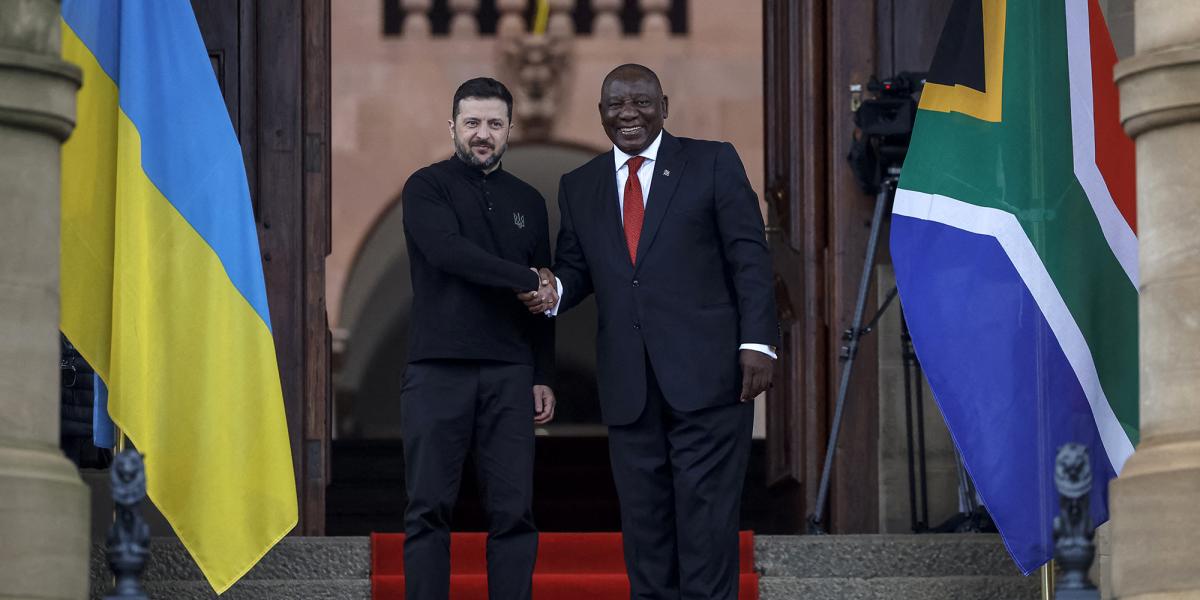 Volodimir Zelenszkij és Cyril Ramaphosa dél-afrikai elnök az ukrán elnök dél-afrikai látogatása során 2024. április 24-én