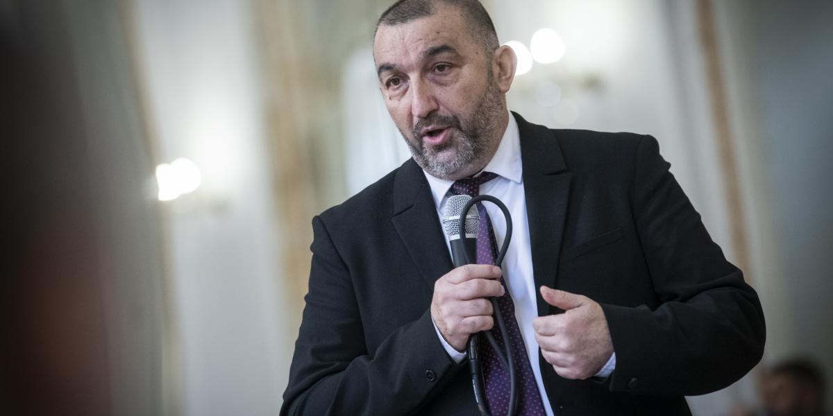 Aba-Horváth István, az országos önkormányzat elnöke vitatja a bérleti­díj-fizetés jogszerűségét és összegszerűségét