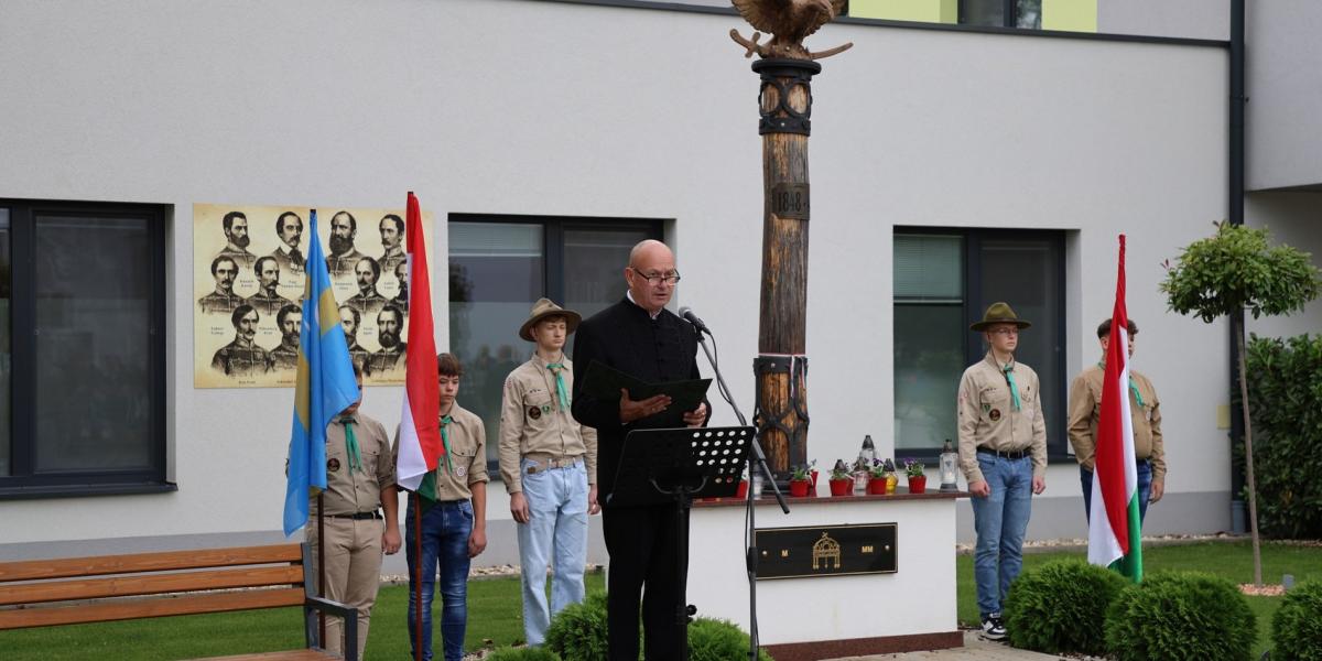 Fenes Iván Bős polgármestere