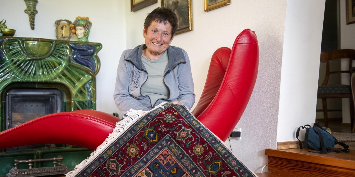 Dobay Zsuzsanna alig győzi kivárni, hogy egyben lássa a szőnyeget