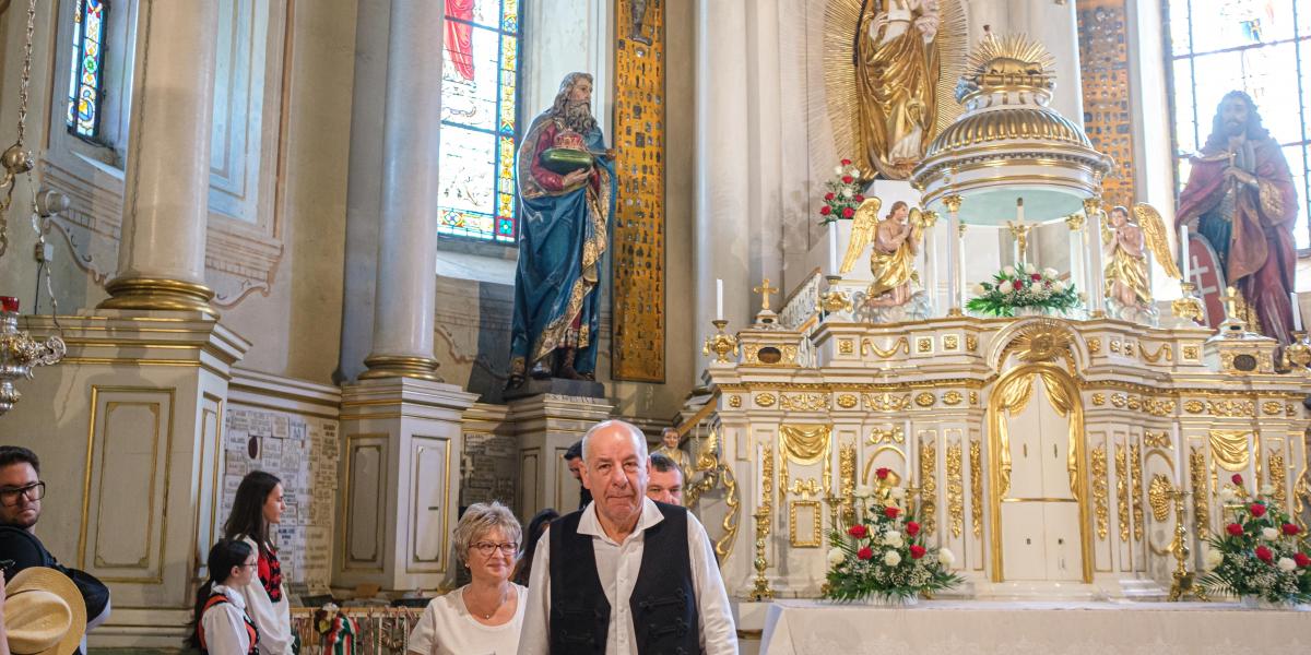 A köztársasági elnök templomban. Már csak ő segíthet
