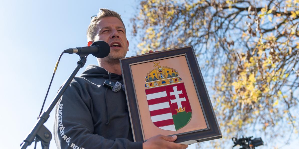 Magyar Péter az országjárásának komáromi állomásán április 9-én 