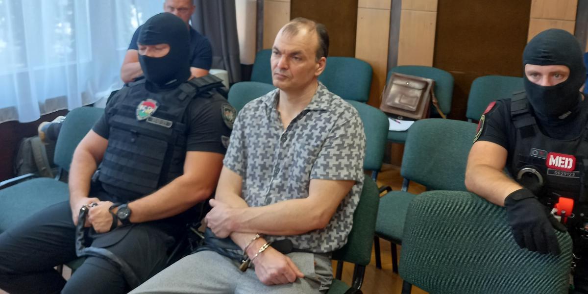 B. Arnold csütörtökön a bíróság előtt