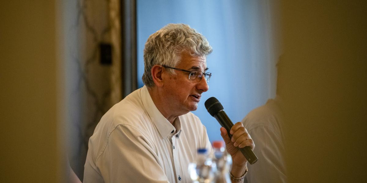 Totyik Tamás a Pedagógusok Szakszervezetének tanévzáró sajtótájékoztatóján június 19-én 