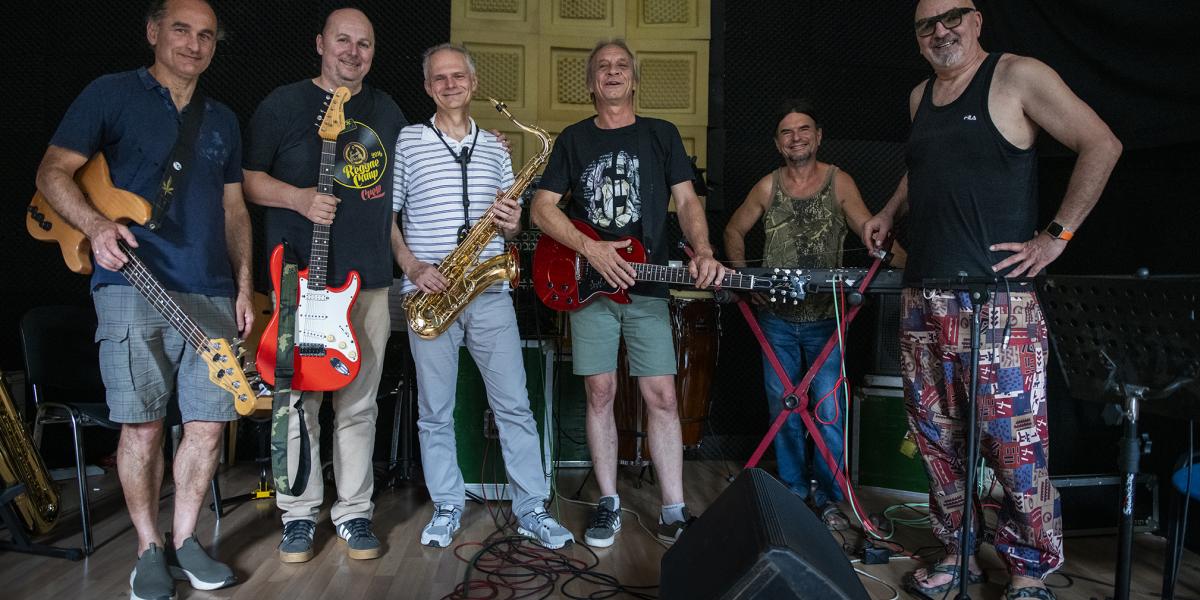 A jubileumi koncertre számos régi zenésztárs is visszatér