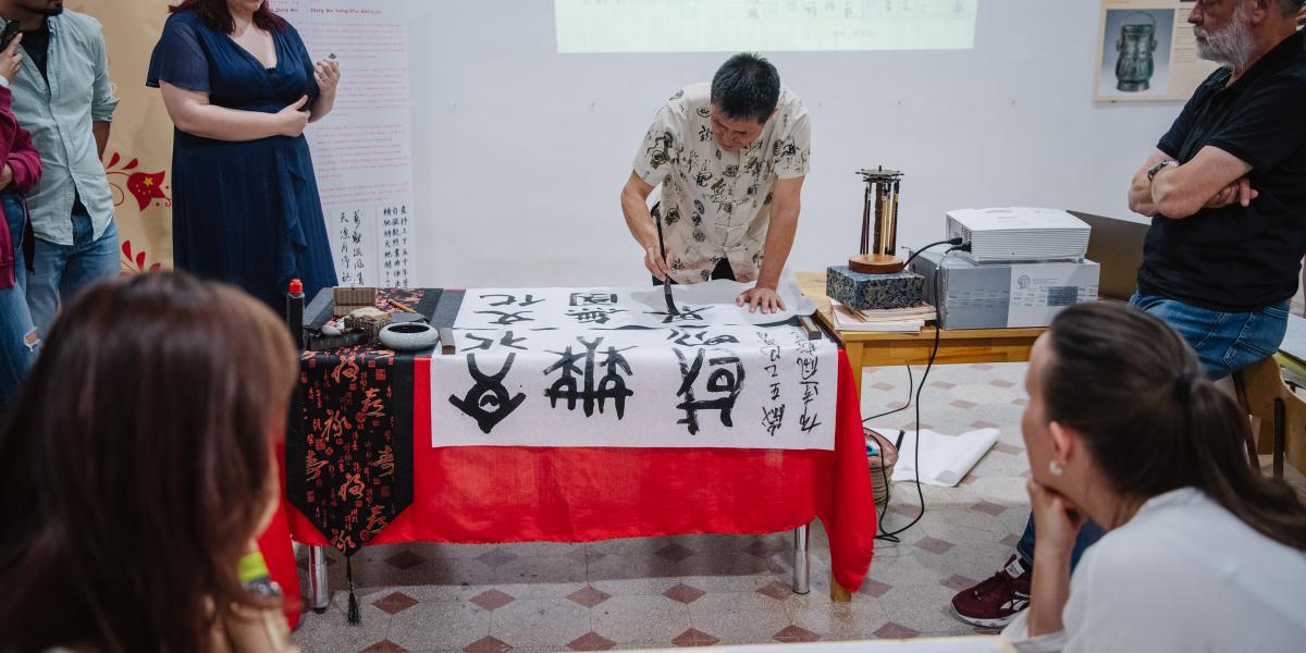 A kalligráfia nem pusztán írás vagy meditatív mozgásforma, hanem az önkifejezés egy ősi formája