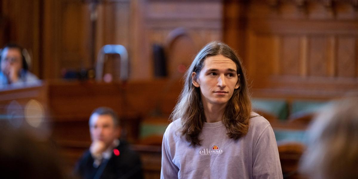 Maja T. egy budapesti bíróságon 2025. május 20-án.