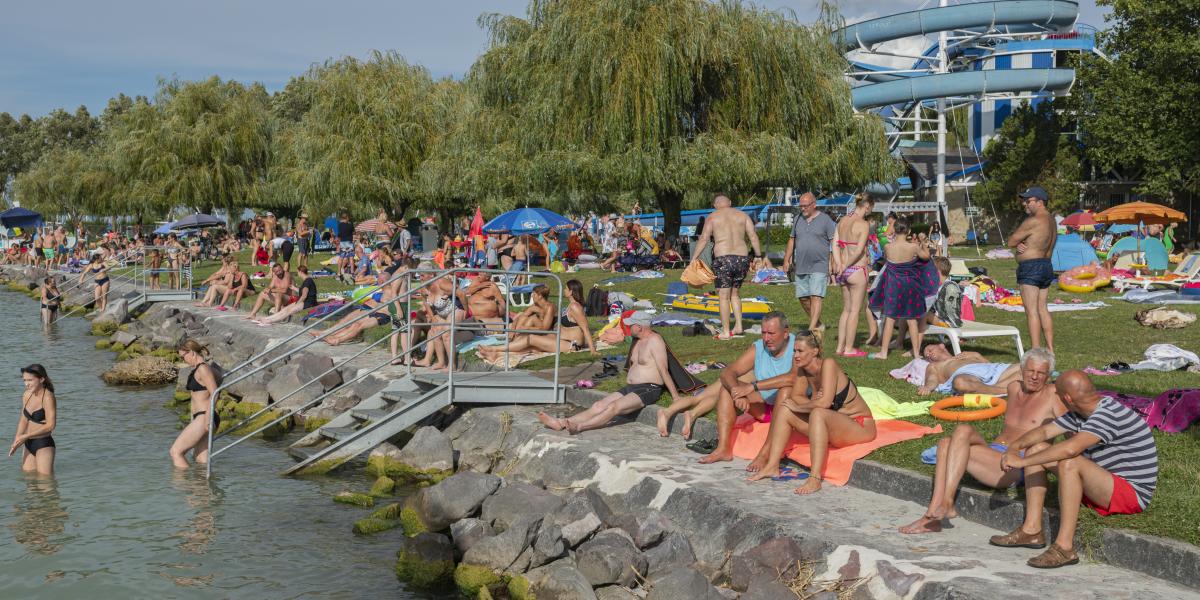 Sokan csak az utolsó pillanatban döntik el, hogy elutaznak a Balaton mellé