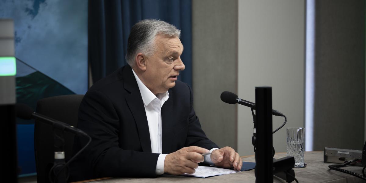 Orbán Viktor miniszterelnök interjút ad a Kossuth rádió stúdiójában 2025. április 25-én